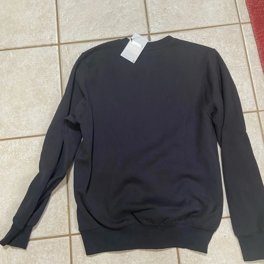 NWT Nike women xsmall could fit youth l/xl  Black Crewneck Sweater with Blue